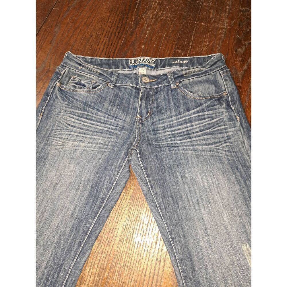 Size 8 Short Refuge Runway Everyday Boot Distressed Denim Boot Cut Blue Jeans - Picture 4 of 8